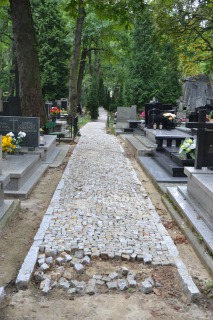 7. Rewitalizacje cmentarzy (częściowo)