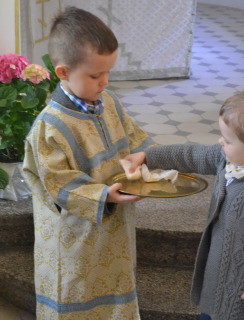 Cerkiew cz. 4b: Sobota Paschy 7.V.2016 r. - Święta Liturgia i rozdanie Artosu (25)